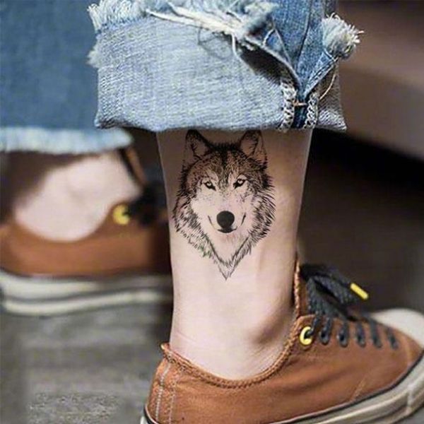 Tattoo sói cổ chân